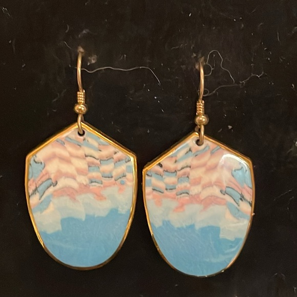 NWT 2” Mud Dove Collection gold plated hand crafted & painted dangle earrings - Picture 2 of 12
